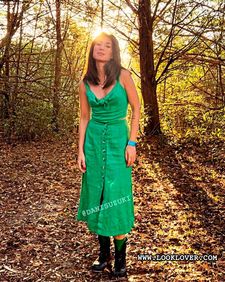 look com vestido todo verde e bota, para dia de campo. super confortavel.